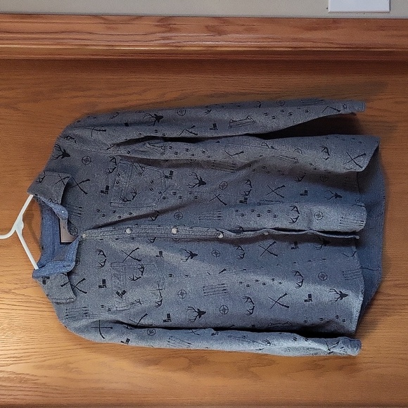 Womens Legendary Whitetails button down - Picture 1 of 4